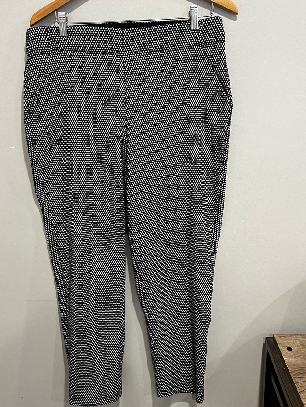 Max Studio geometric design womens trousers size XL black white business casual